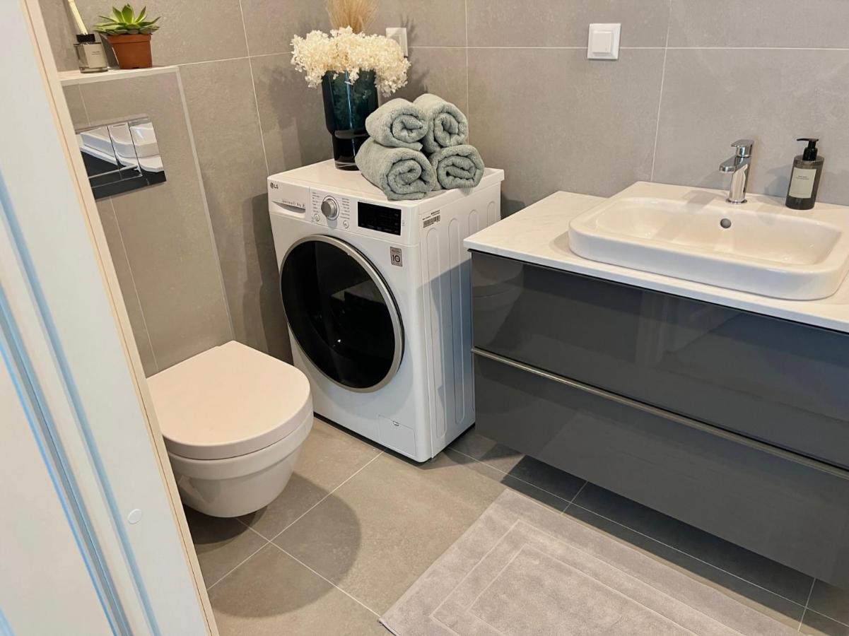 Apartment Brand New Centre Apartment, Free Parking Spot