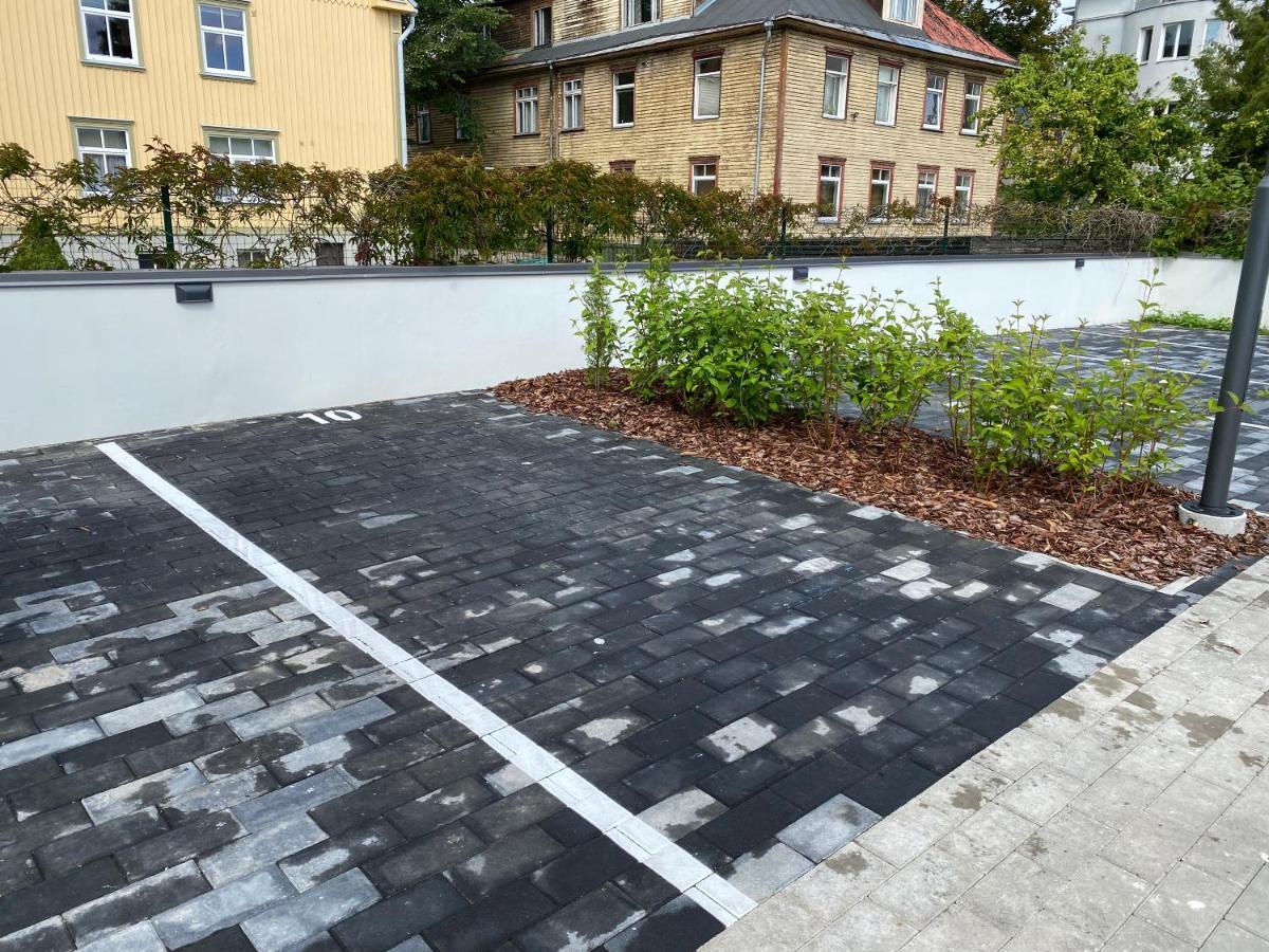 Brand New Centre Apartment, Free Parking Spot Huoneisto