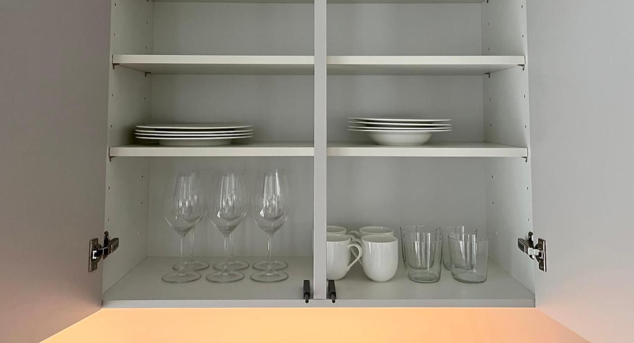 Huoneisto Brand New Centre Apartment, Free Parking Spot