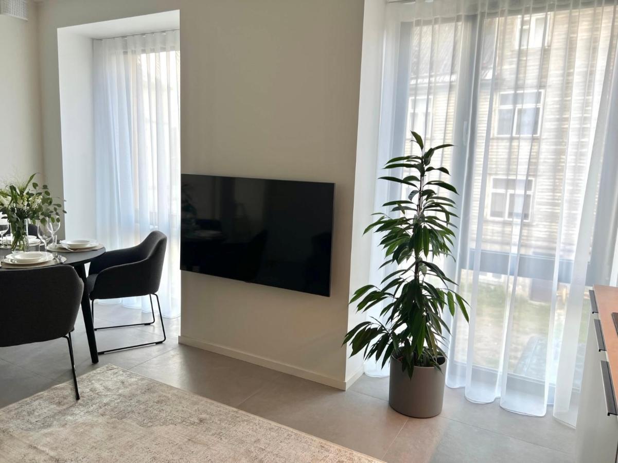 Brand New Centre Apartment, Free Parking Spot *