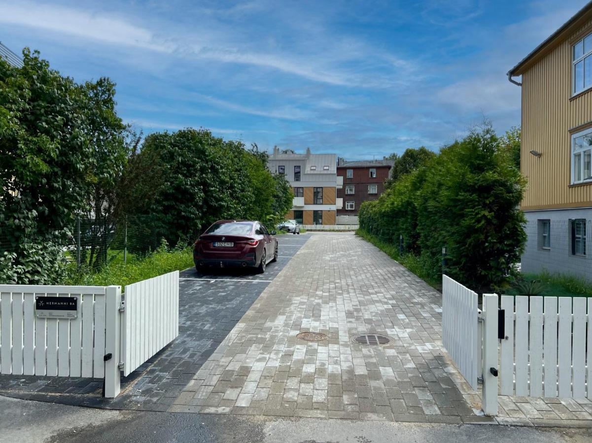 Huoneisto Brand New Centre Apartment, Free Parking Spot *